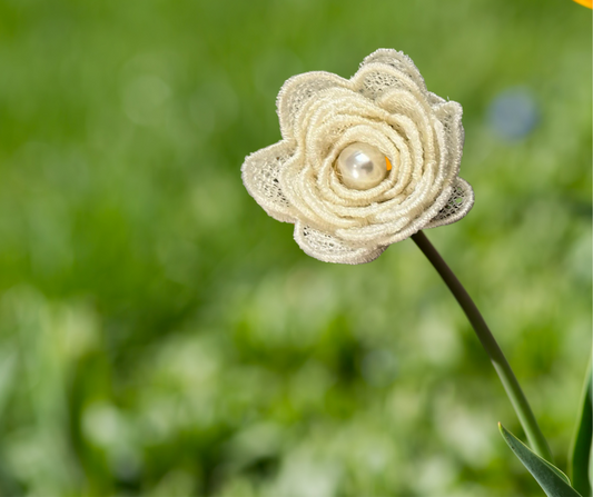 Learn how to embroider a free standing lace flower